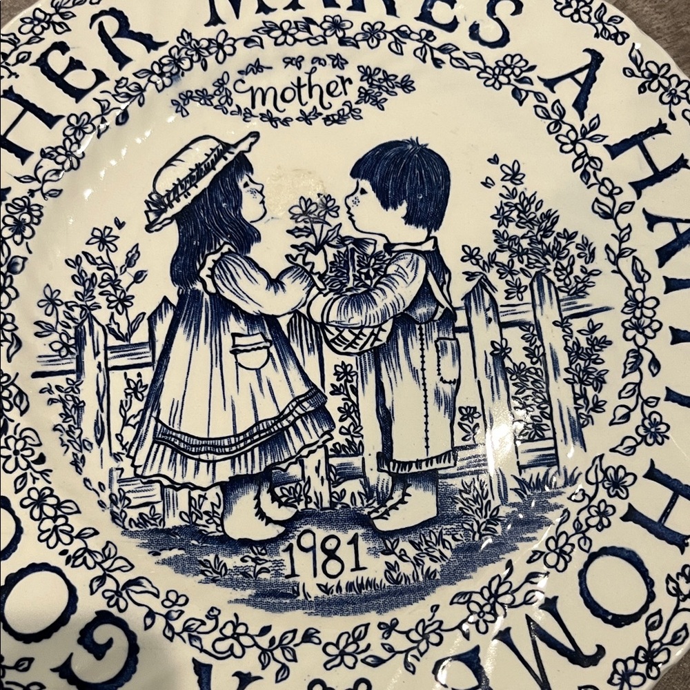 Vintage 1981 Blue White Collector’s Plate - “A Good Mother Makes A Happy Home” - Picture 3 of 4